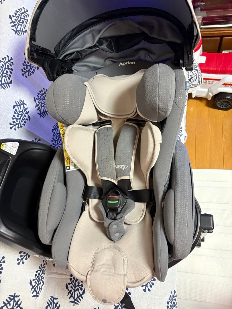 Aprica フラディアISOFIXセーフティー　チャイルドシート 直接取引き可
