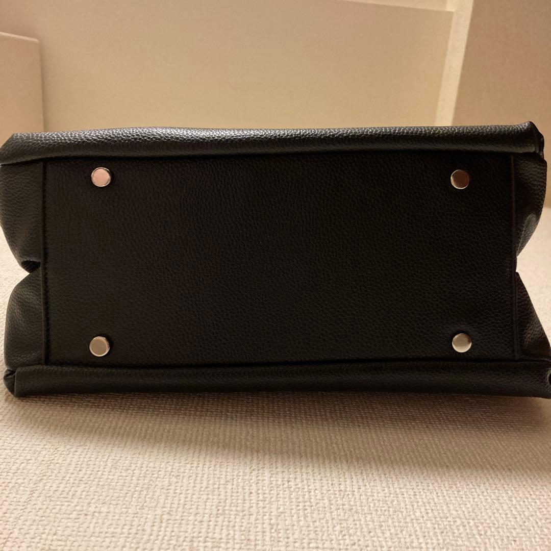 ブラックレザー風ショルダーバッグ