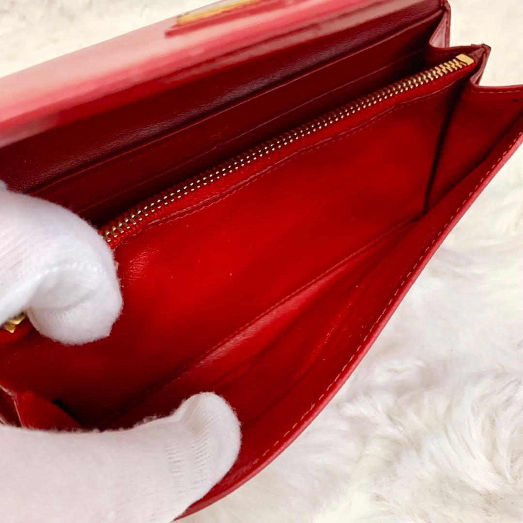 PRADA 長財布　サフィアーノ　二つ折り　長財布　赤　三角プレート