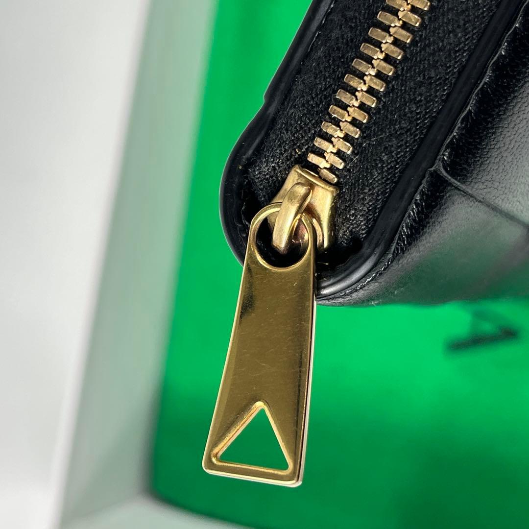 美品 ボッテガヴェネタ マキシイントレチャート ラウンドジップウォレット 黒