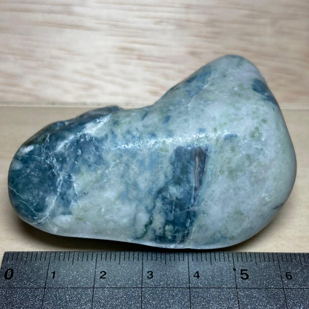 【専用】糸魚川翡翠　横川 青翡翠　青・緑・黒・白　翡翠輝石　原石　117.7ｇ