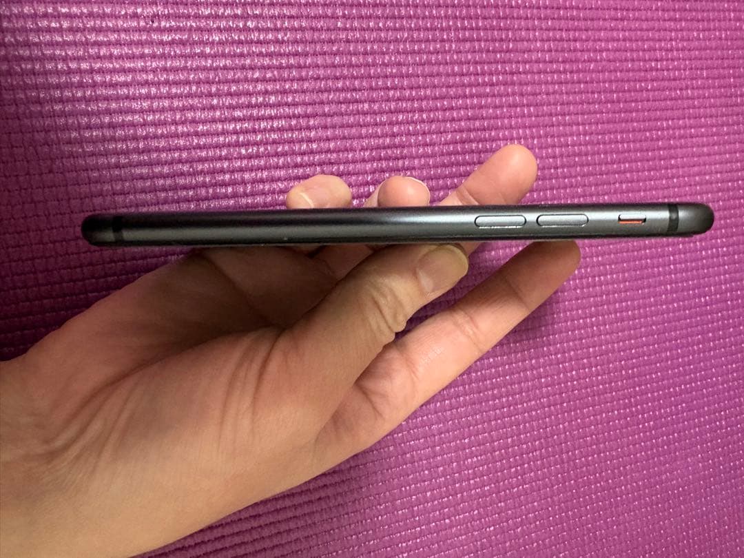 iPhone8赤 黒 本体 2台セット