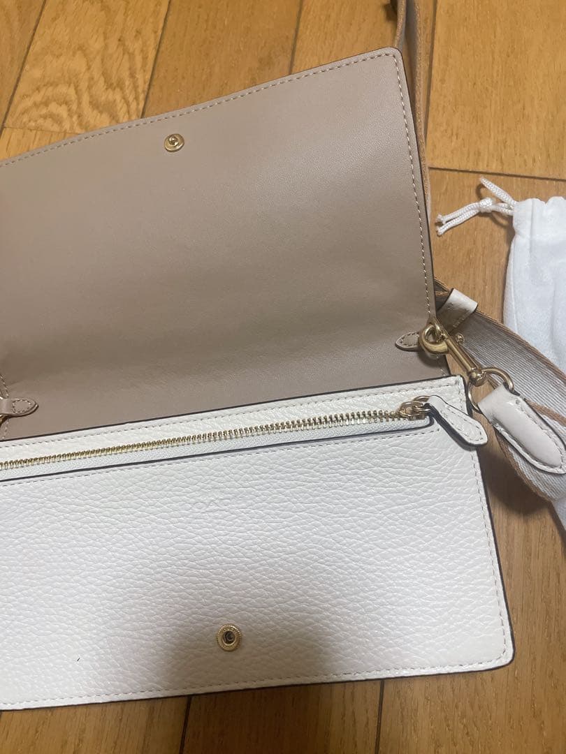 COACH ホワイトレザー ショルダーバッグ スマホショルダー ウォレット