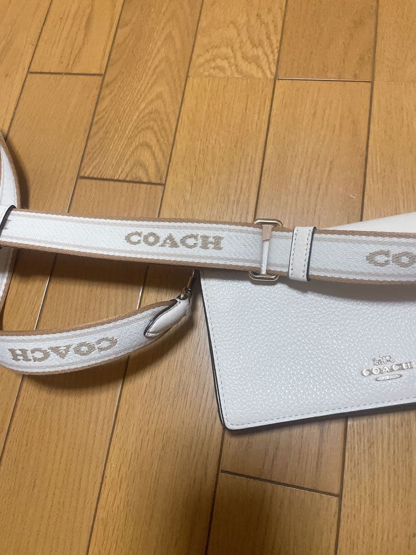 COACH ホワイトレザー ショルダーバッグ スマホショルダー ウォレット