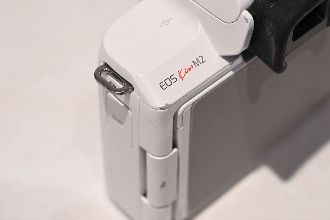 Canon EOS KISSM2 ダブルズームレンズキット　レンズ他3本付き