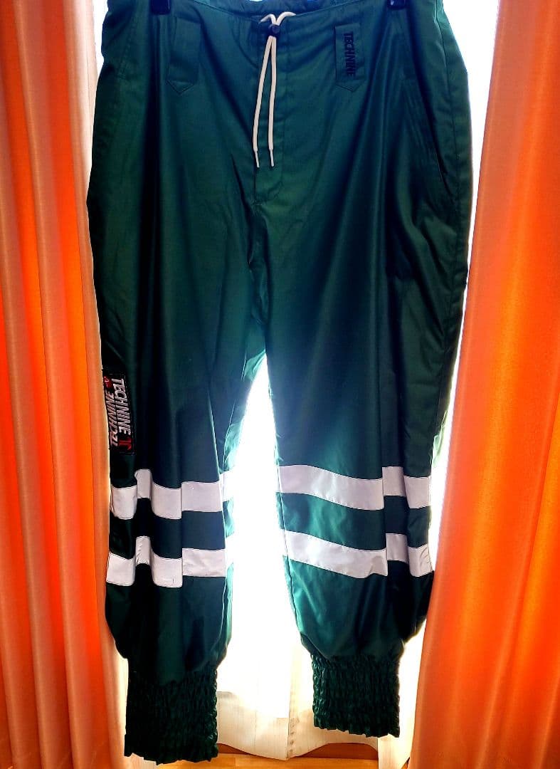 TECHNINE 緑 スキーウェア ジャケットパンツセット