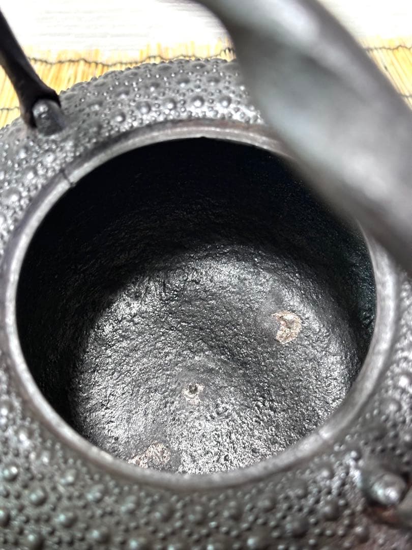 良品、保管品　南部岩鋳造　捻鉉　１５型　東雲亀甲　南部鉄瓶　南部鉄器　鉄瓶