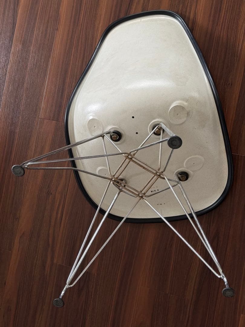 【最終価格】イームズチェア ナウガハイドレザー エッフェルベース