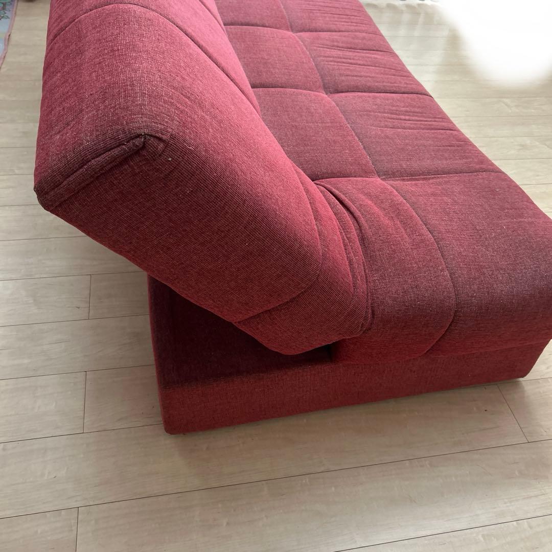 赤い3人掛けソファ　ソファーベッド　リクライニング　レッド