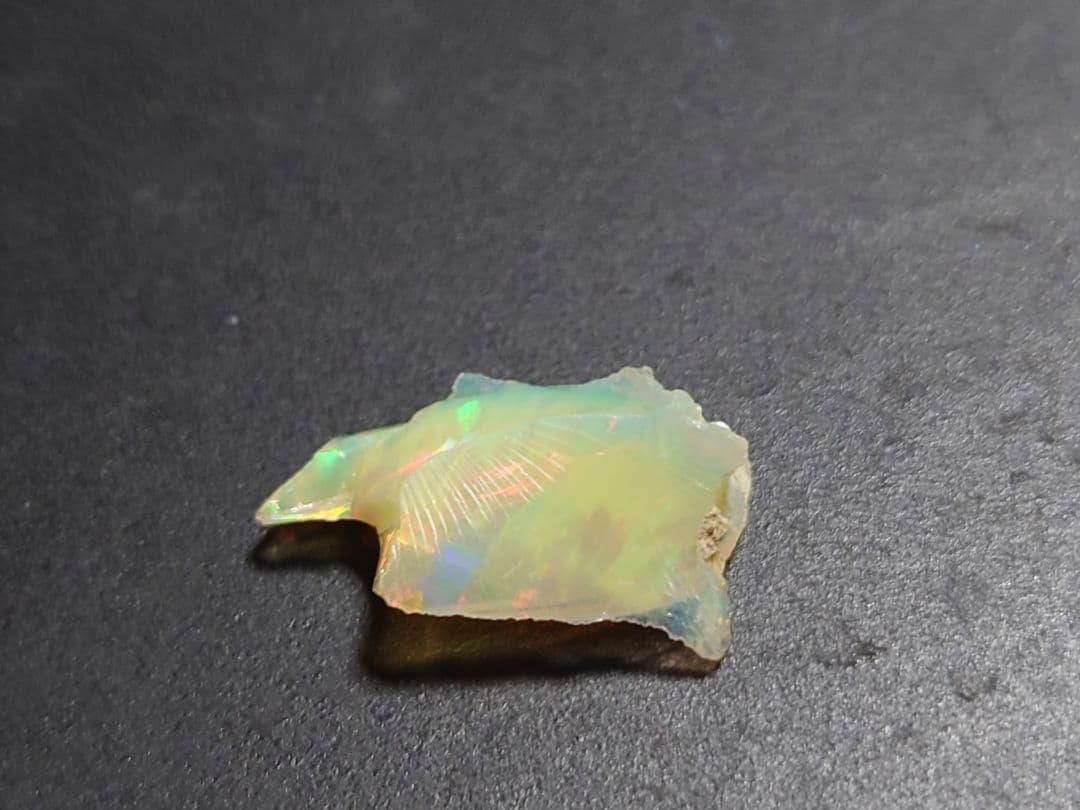 エチオピアウェロ産　オパール　ジュエリーグレード　原石　鉱物標本