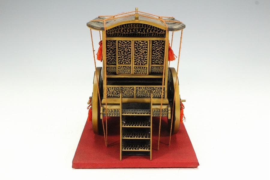 古い 唐草蒔絵 牛車 雛道具 置物(K-XA958)