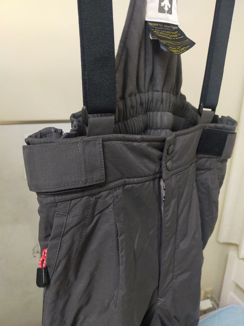 新品 DESCENTE デサントスキー スノボー上下セット 黒灰 S