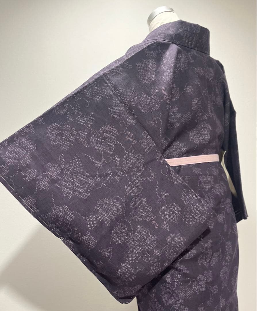 未使用しつけ極美品◇結城紬 葡萄蔦柄の小紋 亀甲 葡萄色