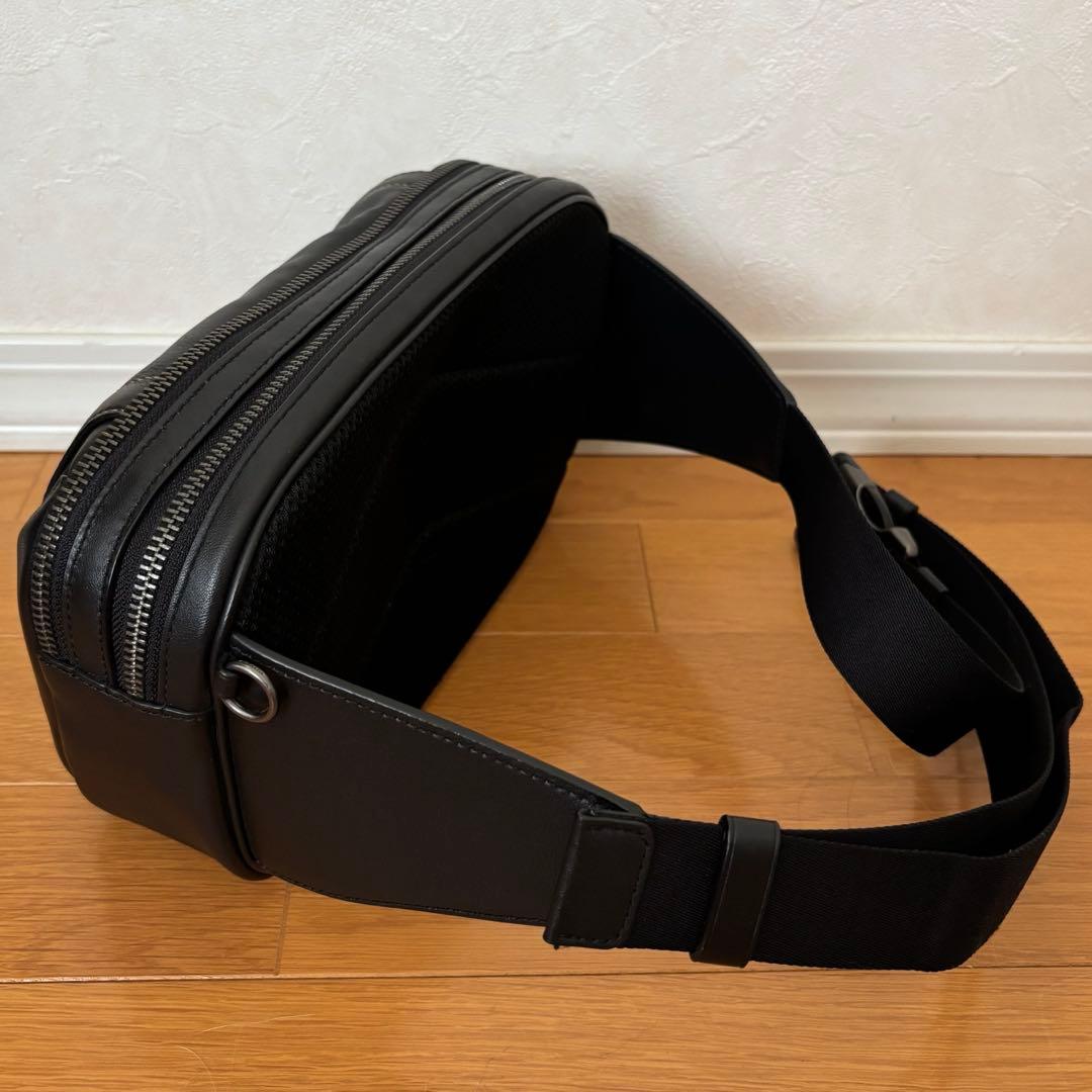 COACH 黒　メンズ ボディ ウエストバッグ
