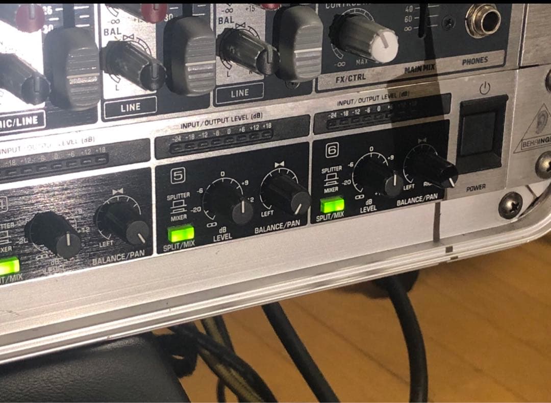 BEHRINGER MX882 スプリッター / ミキサー