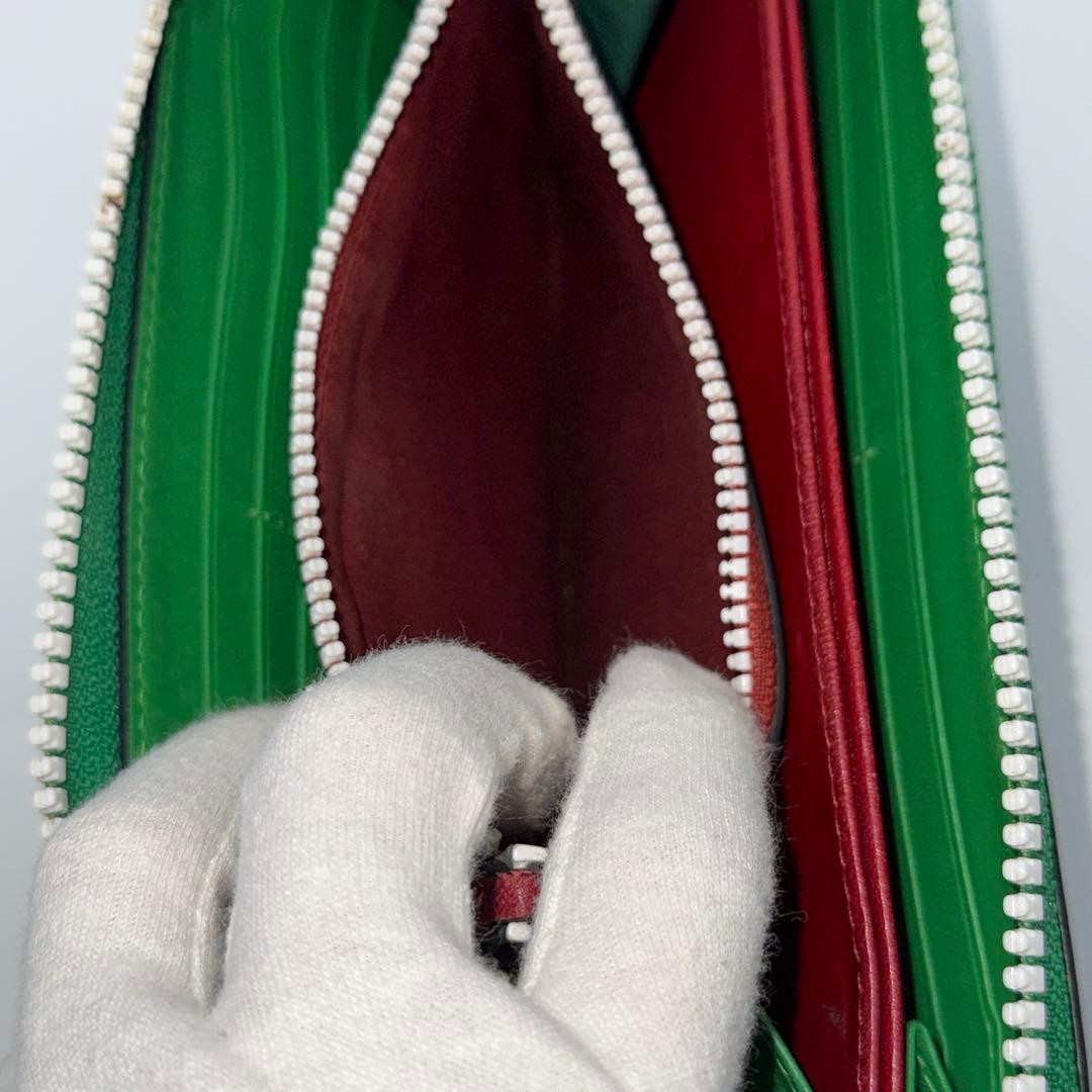 ヴァレンティノ ガラヴァーニ 長財布