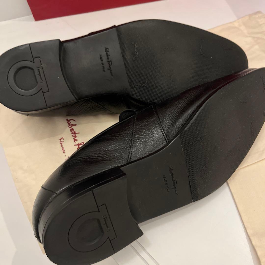 SF-10.【USED 極美品】フェラガモ・メンズ 黒色ビジネス靴8.5EEE