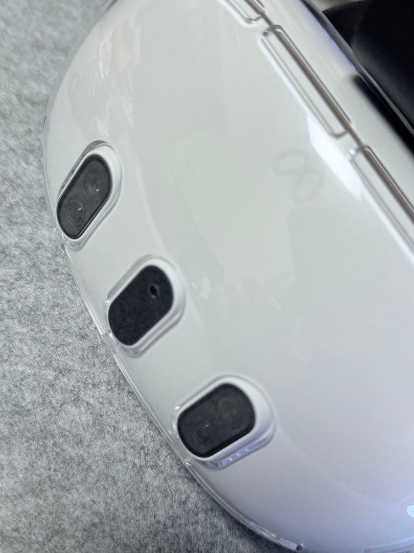 【特注ケース・周辺機器付き・美品】 Quest 3