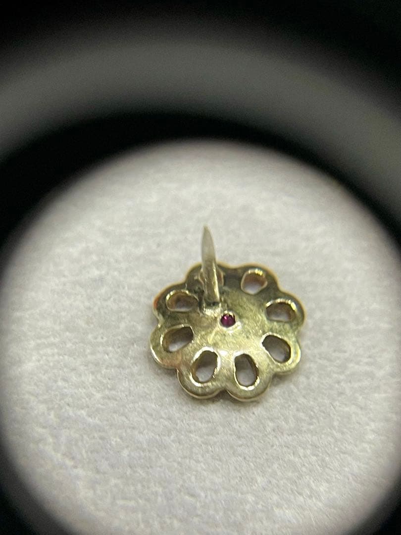 18K金の花デザイン ルビー宝石 ピンブローチ K18YG Gold ゴールド