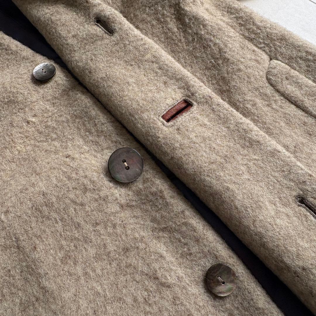 パラスパレス ウール縮絨ノーカラーコート レザー 貝ボタン2 ベージュ系