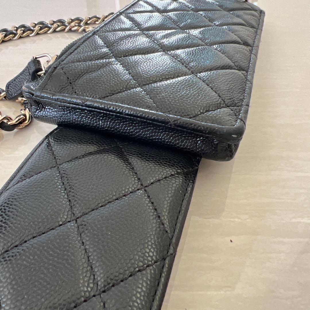 シャネルフォンケースショルダーキャビアスキン