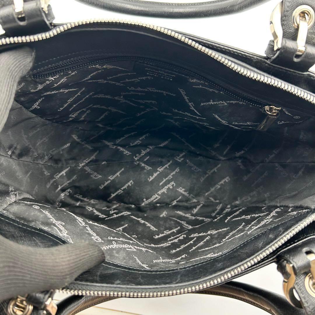 美品✨ フェラガモ ハンドバッグ サフィアーノレザー ブラック 裏地総柄 ロゴ