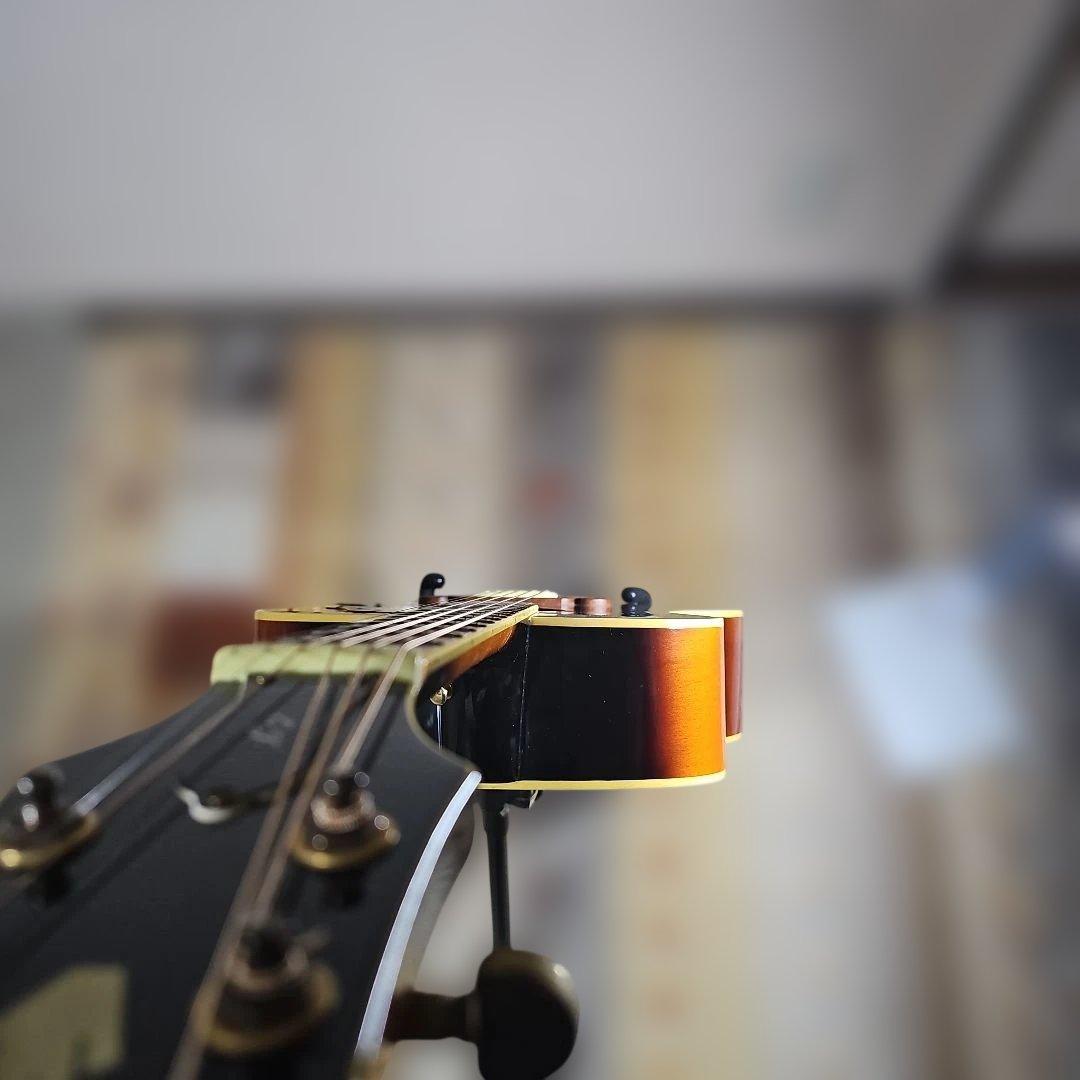 Epiphonc.EJ-200VS 社外製ソフトケース付き。