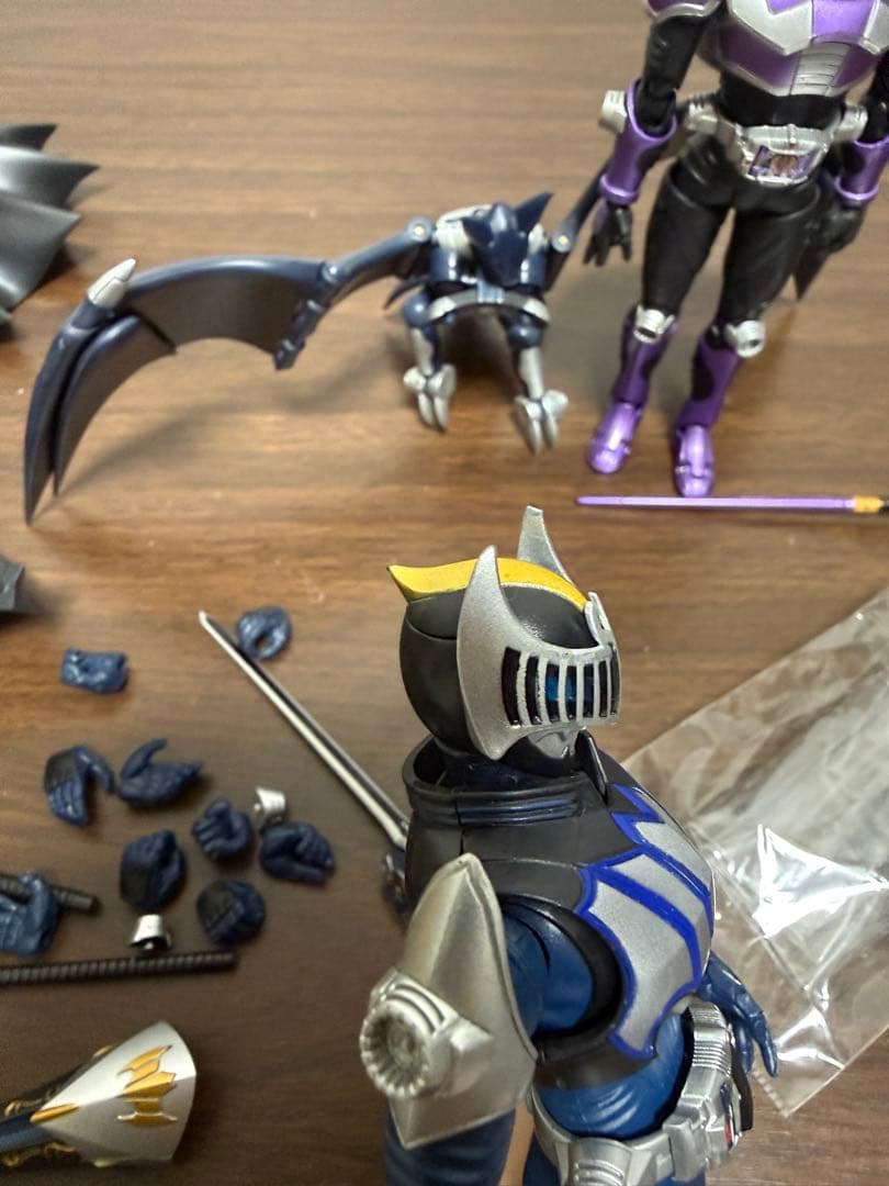 S.H.Figuarts 仮面ライダー王蛇&ナイト 2種セット