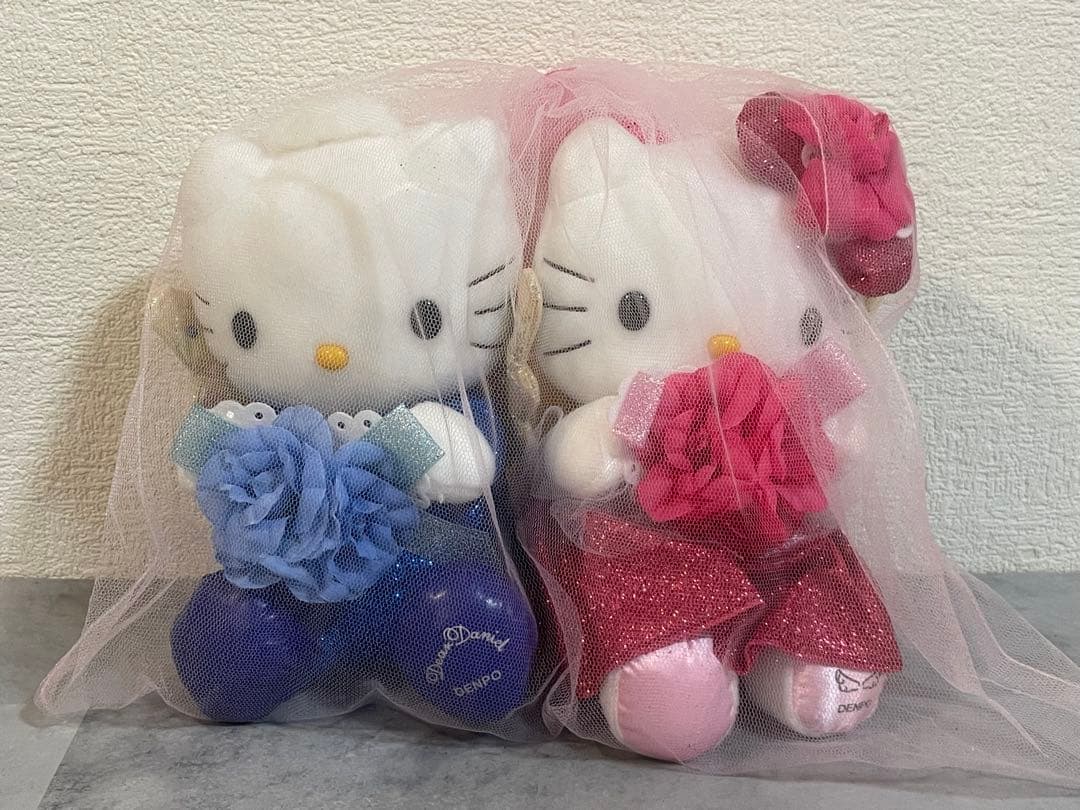 ロ　キティ 収納ボックス兼椅子ドレスのぬいぐるみミスドコラボぬいぐるみストラップ