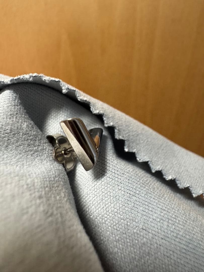 ピアス・エセンシャル V（片耳用)