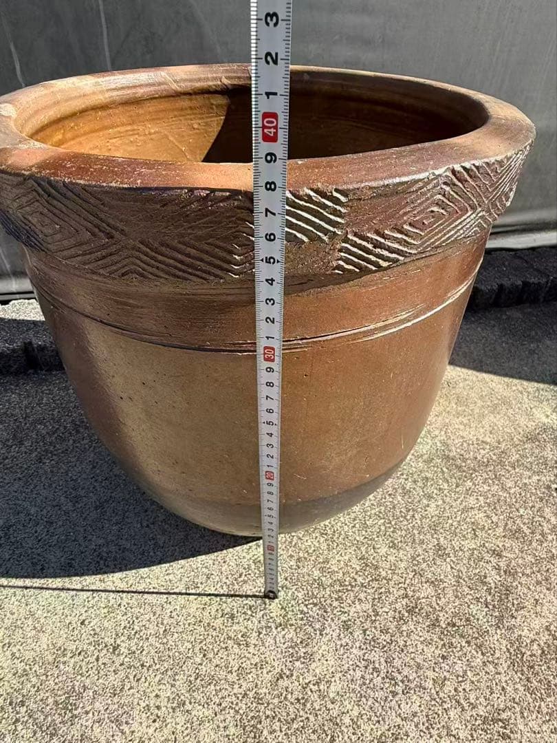 甕重厚感がありますので、庭や古民家のお庭の雰囲気づくりをされたり 年代品