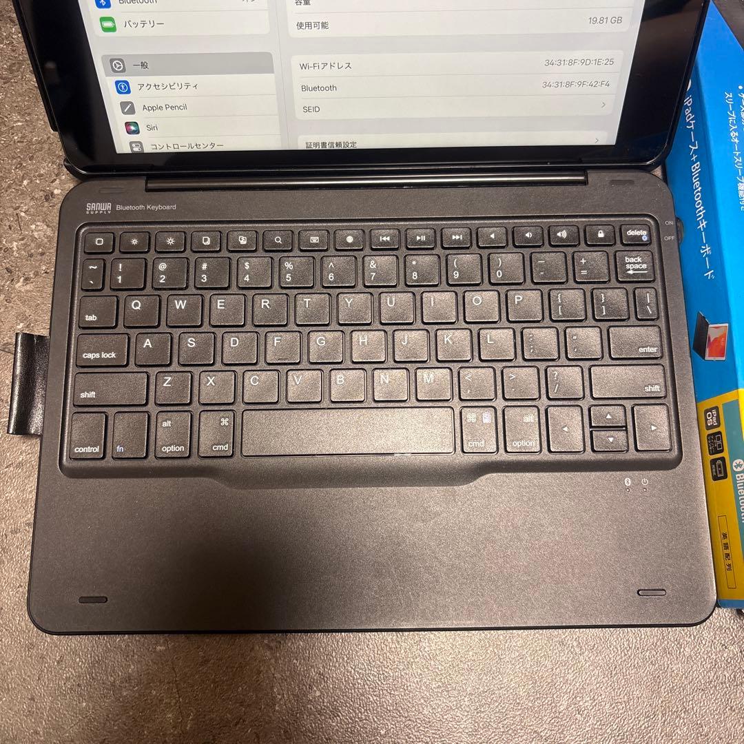 iPad 第8世代　 Wi-Fiモデル　スペースグレイ　32GB　おまけ付き