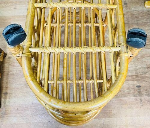 J【中古品】ラタン 籐 キャスター付ラック 2段　移動もラクラクです。