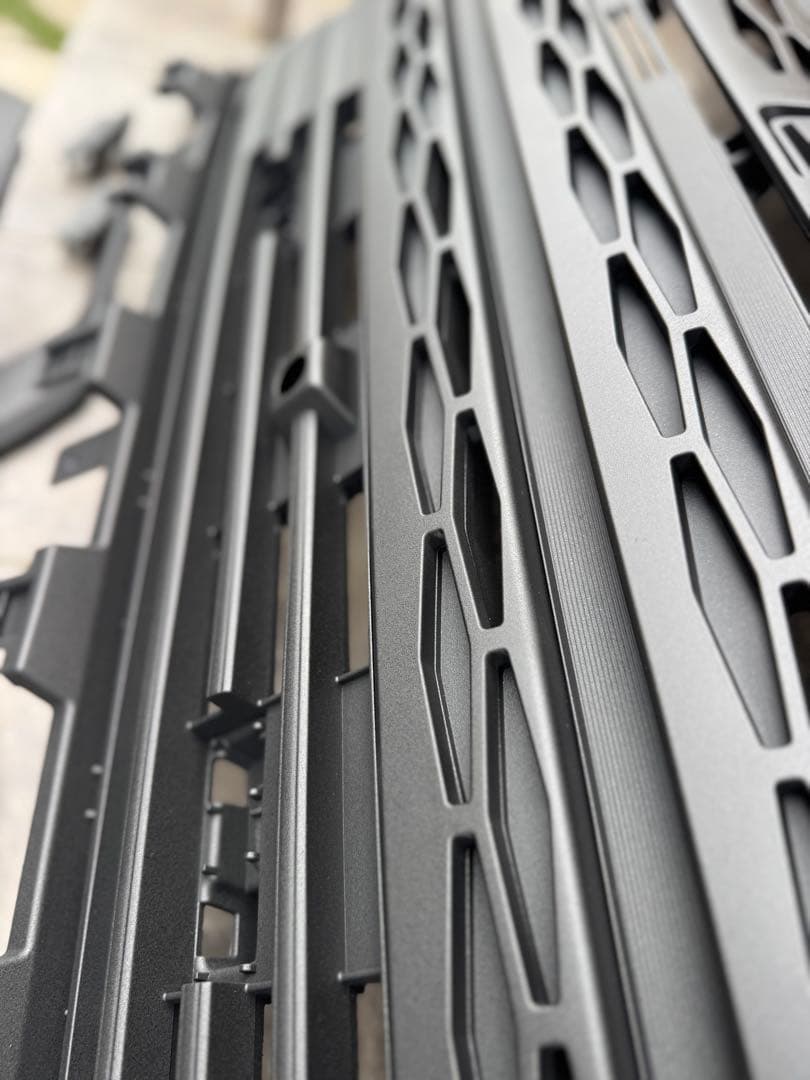 ②デリカd5 グリル　リア　ロアバンパー　ラプターライナー塗装