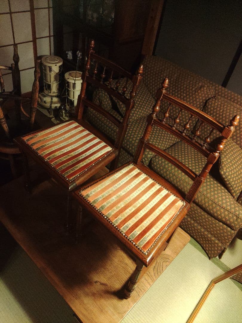 希少　フランス　アンティークチェア　２脚　彫刻　ヴィンテージ　椅子　レア