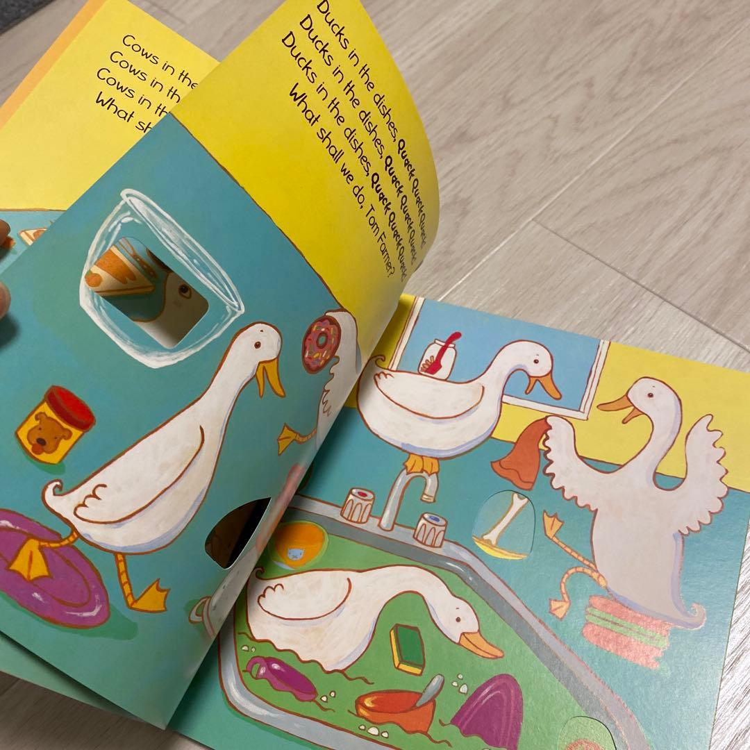 513 Cows in the Kitchen 穴開き仕掛け音声絵本