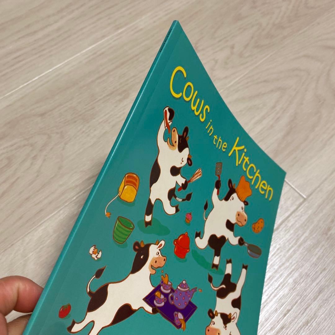 513 Cows in the Kitchen 穴開き仕掛け音声絵本