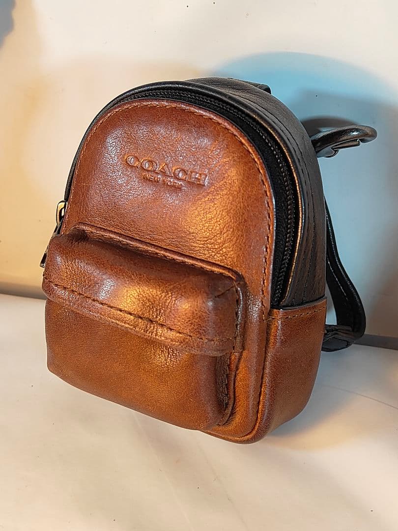 【極美品】COACH コーチ正規品　高級バックチャーム　本革ツートンキーホルダー