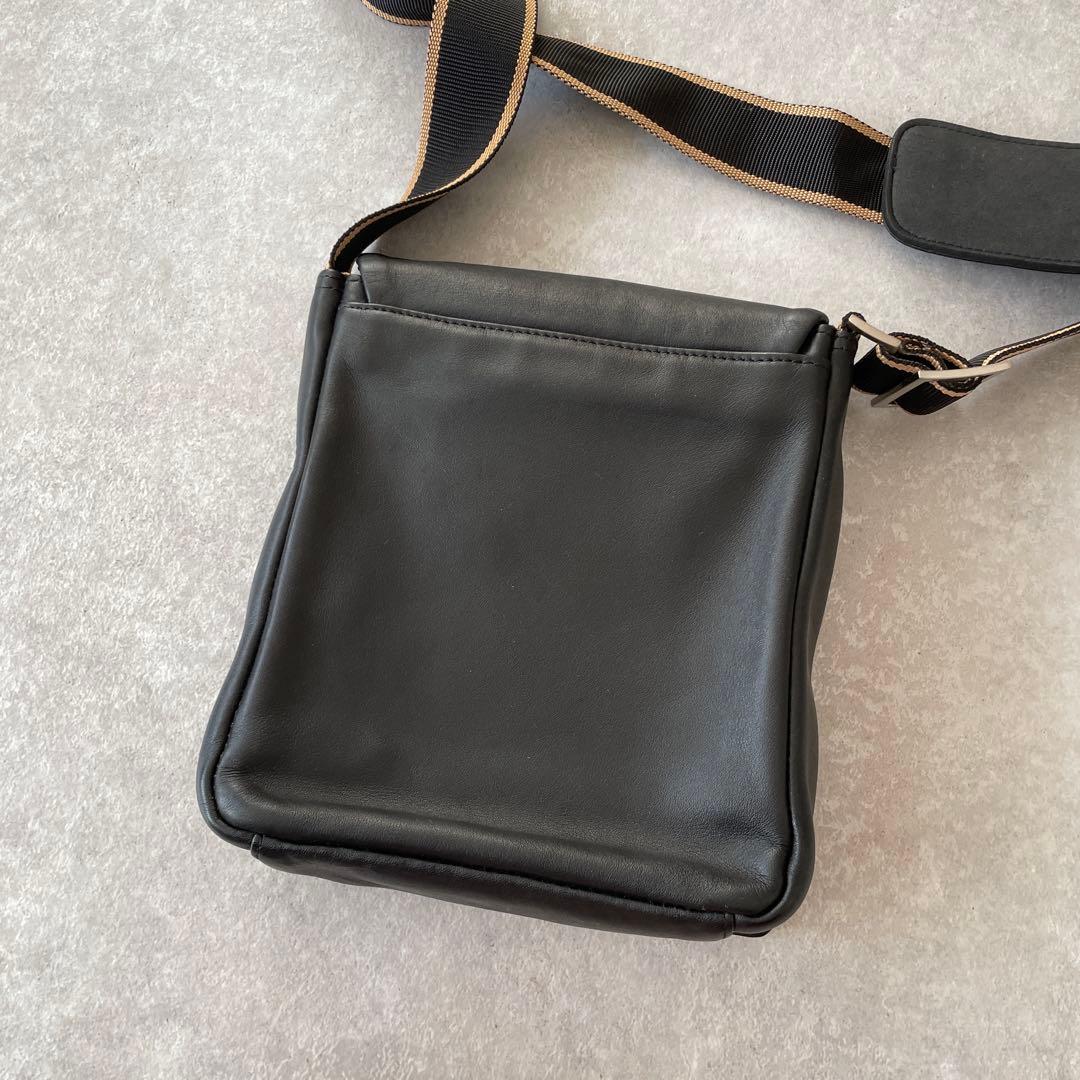美品 ブリー BREE フラップショルダーバッグ ブラック