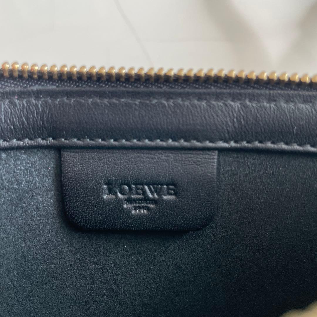25日で掲載終了新品　LOEWE レザークラッチバック