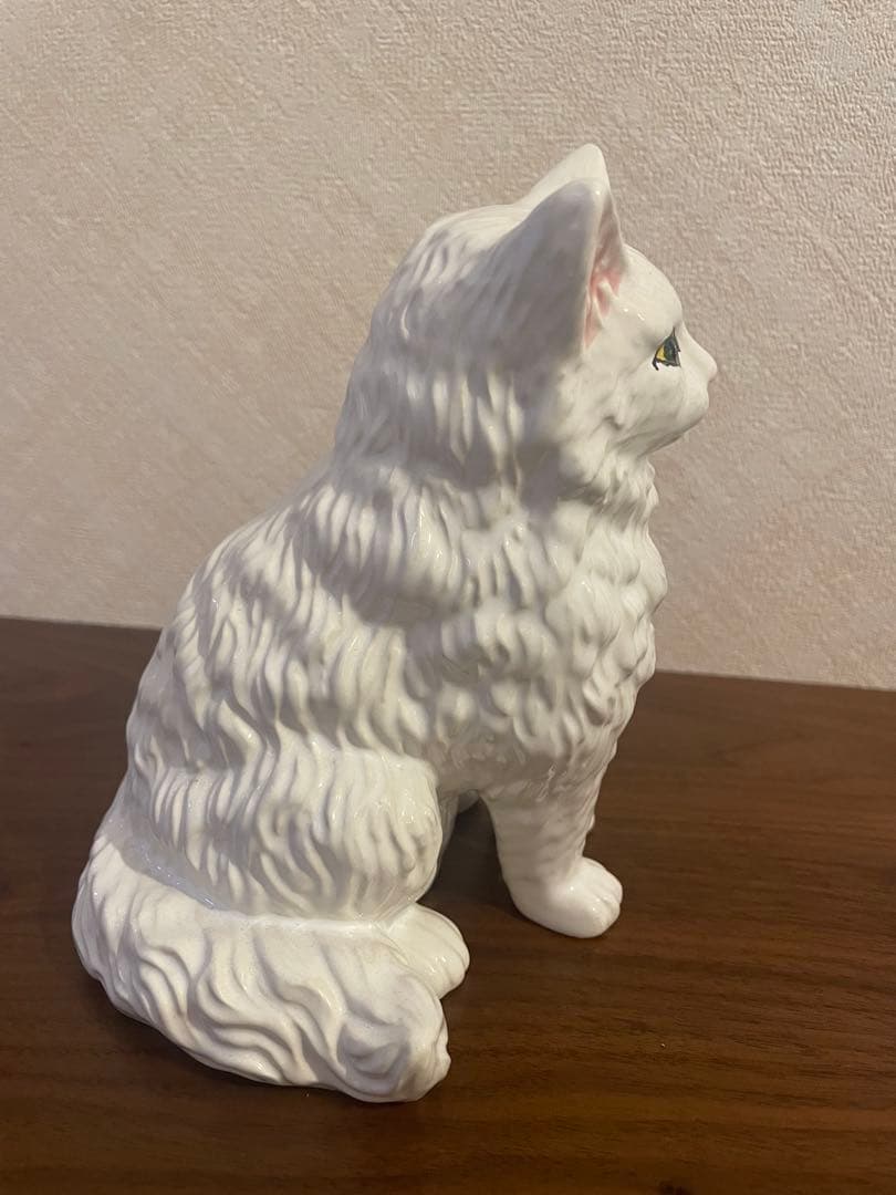 ボルダロピニェイロ　Bordallo Pinheiro 白猫　置物