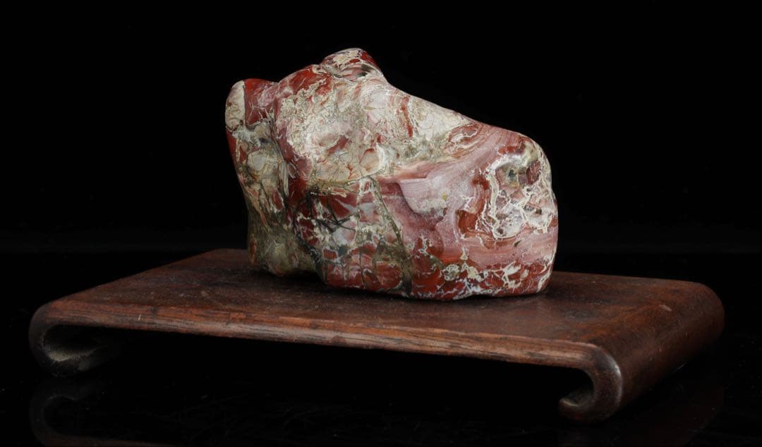 佐渡 錦紅石 錦石 錦瑪瑙 台座付 719g 原石 鑑賞石 水石 天然石 盆石