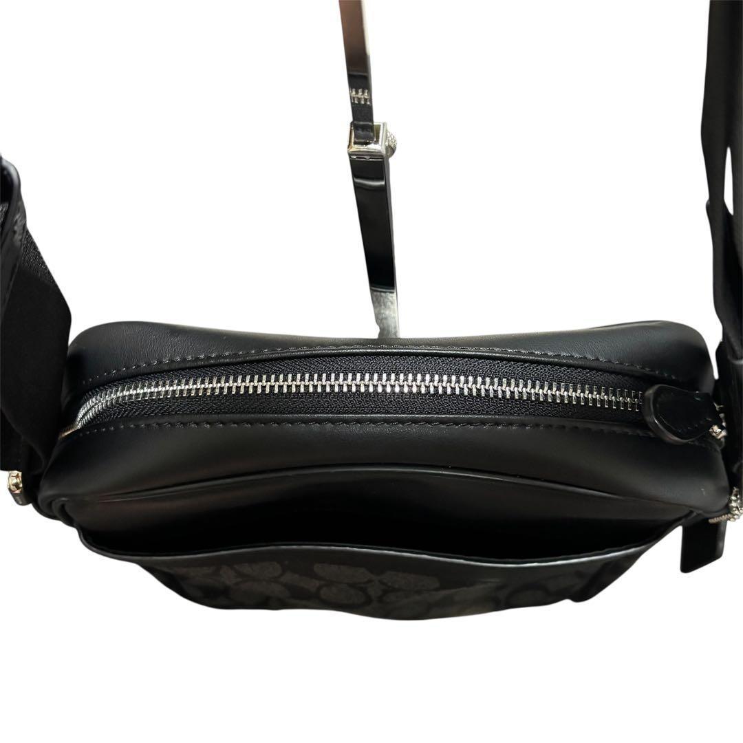 【美品】コーチ ショルダーバッグ シグネチャー サコッシュ PVCレザー 黒